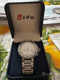 Orologio con movimento svizzero resistente. 100atm