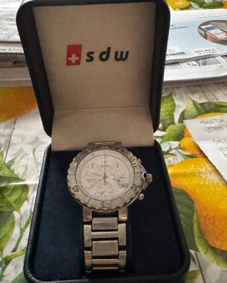 Orologio con movimento svizzero resistente. 100atm