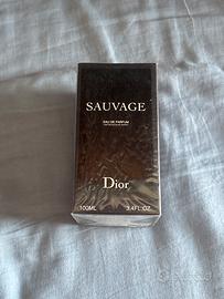 Profumo Dior Sauvage Eau de Parfum chiuso