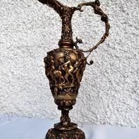 Antica anfora in bronzo