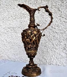 Antica anfora in bronzo