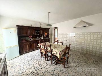 Casa indipendente di 150 m² con più di 5 locali e 