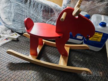 dondolo in legno 