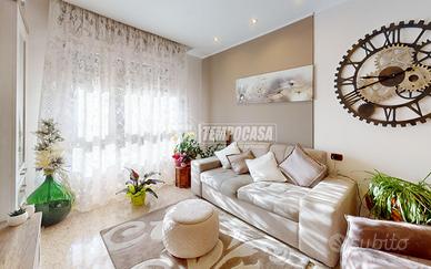 4 LOCALI LUMINOSO CON POSTO AUTO