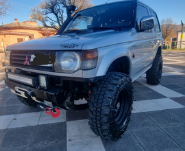 Mitsubishi pajero v20 2.5