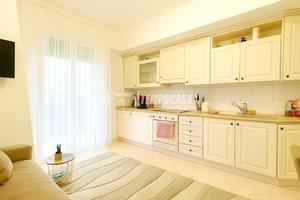 ELEGANTE APPARTAMENTO RISTRUTTURATO CON BOX E CANT