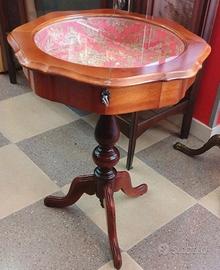 Tavolino a biscotto con piano in vetro apribile