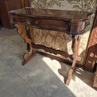 PICCOLA CONSOLLE IN STILE