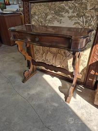 PICCOLA CONSOLLE IN STILE