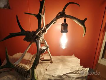 Lampadario ed abatjour in vere corna di renna