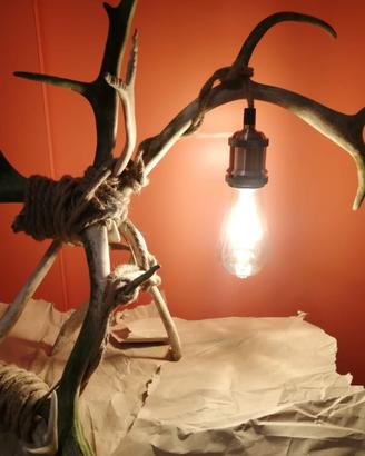 Lampadario ed abatjour in vere corna di renna