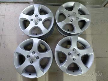 Cerchi in lega da 15 pollici per Toyota yaris