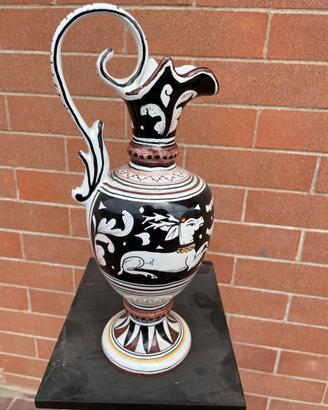 Brocca in ceramica vintage nello stile Deruta
