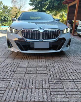 BMW 520 DIESEL IBRIDA M SPORT
