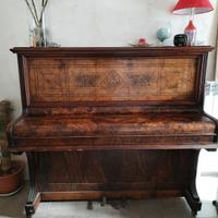 pianoforte a muro