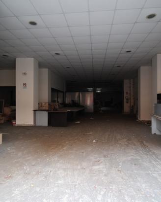 5 Vetrine 750mq C3 tra Corso Italia e Via Umberto
