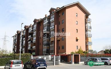 4 LOCALI CON BOX IN VIA CHELLI