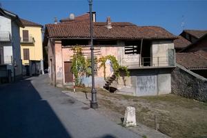 Casetta in centro con giardino