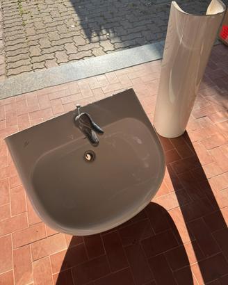 Lavabo con colonna