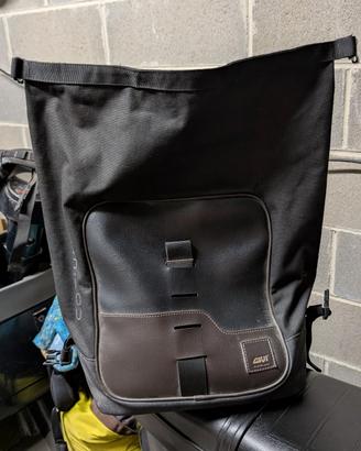 borsa GIVI CORIUM CRM102 e cinghia CRM105