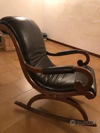 Vecchia sedia a dondolo