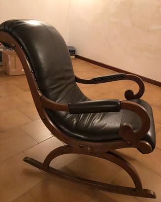Vecchia sedia a dondolo