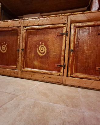 mobile in legno artigianale