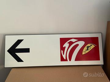 Cartello stradale Ferrari cinquantesimo