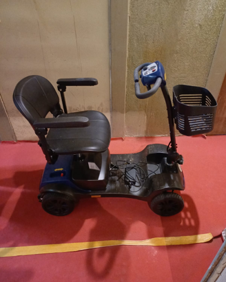 Scooter elettrico per anziani/disabili