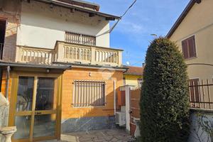 CASA SEMINDIPENDENTE A SANTENA