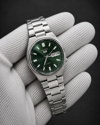 Vintage Seiko 5 Sport Green Dial Day Date 7009