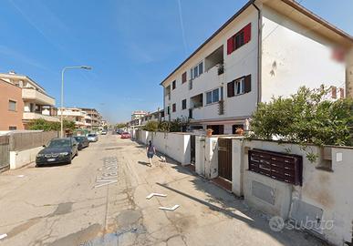 Pomezia trilocale con terrazzo e posto auto