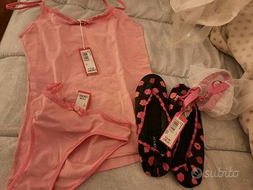 Conottiera, slip e babbucce