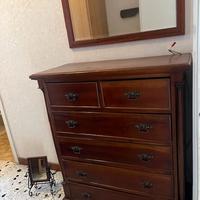 Comò in legno stile classico