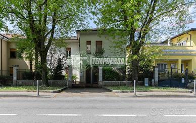 APPARTAMENTO IN VILLA CON GIARDINO