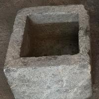 Vasca in pietra rettangolare