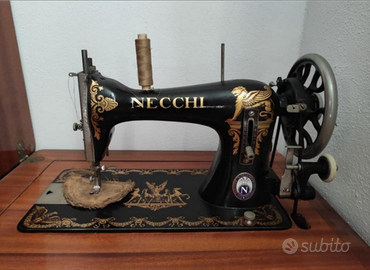 Macchina da cucire Necchi con mobiletto