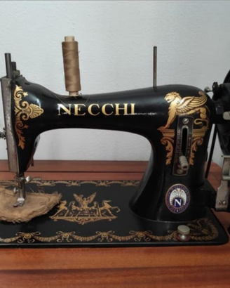 Macchina da cucire Necchi con mobiletto