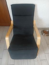 poltrona a dondolo dal design nordico/scandi