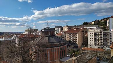 Zona Università LUMINOSISSIMO con VISTA APERTA