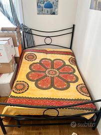 Letto con materasso da una piazza e mezzo