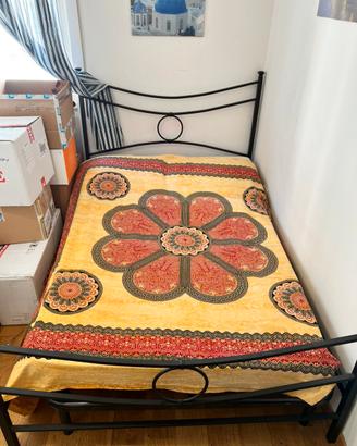 Letto con materasso da una piazza e mezzo