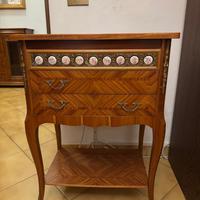 Elegante mobiletto in stile classico
