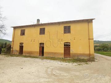 Casa indipendente di 400 m² con più di 5 locali a 