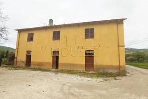 Casa indipendente di 400 m² con più di 5 locali a 