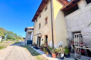 CASA DI CORTE A LESTIZZA