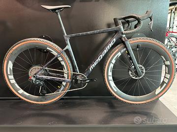 Bici Megamo Silk 02 Rival AXS Zipp 303 XPLR  tg.S
