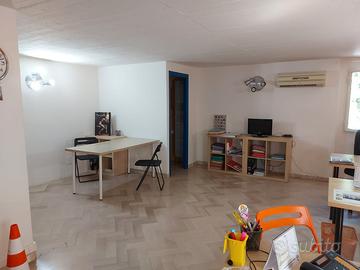 Postazione scrivania per professionista