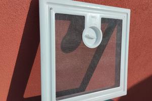 ZANZARIERA E CORNICE OBLO CAMPER 40X40 FIAMMA