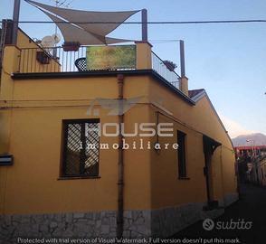 Nicolosi- casa singola adibita a struttura